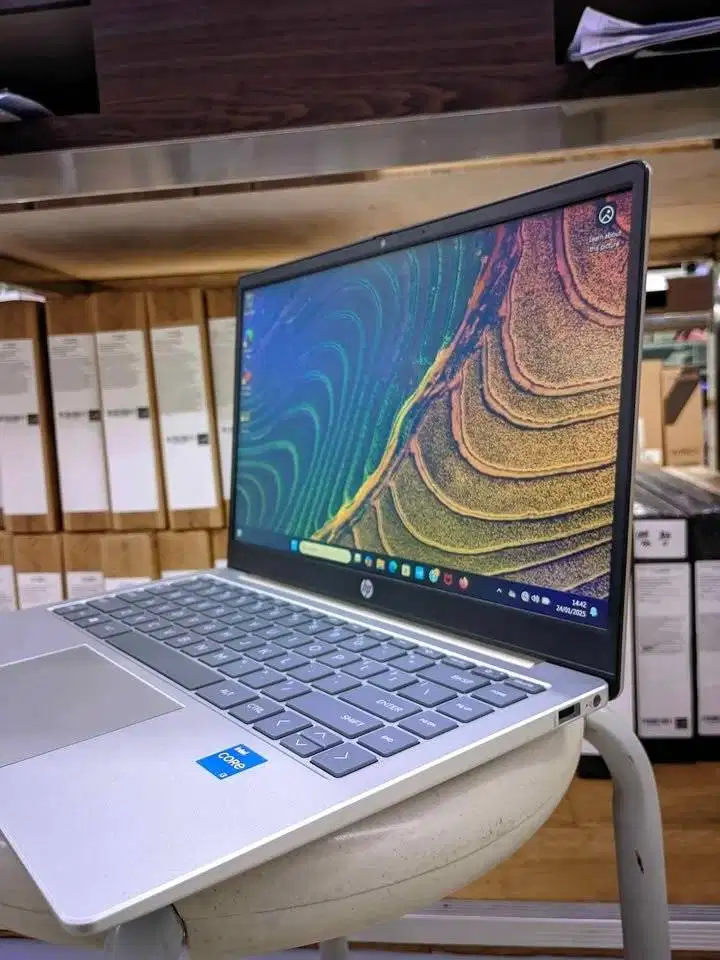 Laptop HP14 ep0260TU i3-1315U 8GB/512GB/Windows 11/OHS 2024/Garansi 2