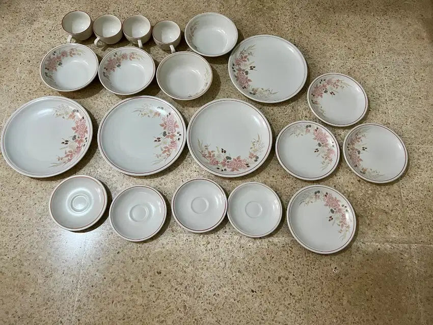 Piring dan Mangkok keramik set Hedge Rose - 20 pcs