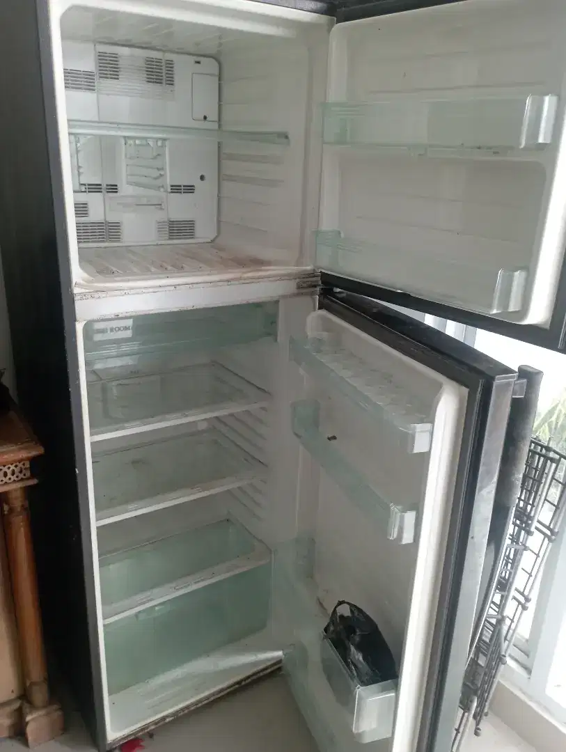 Kulkas 2 pintu sharp second