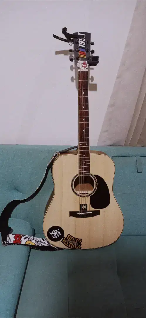 Jual cepat Gitar Akustik CORT CUSTOM