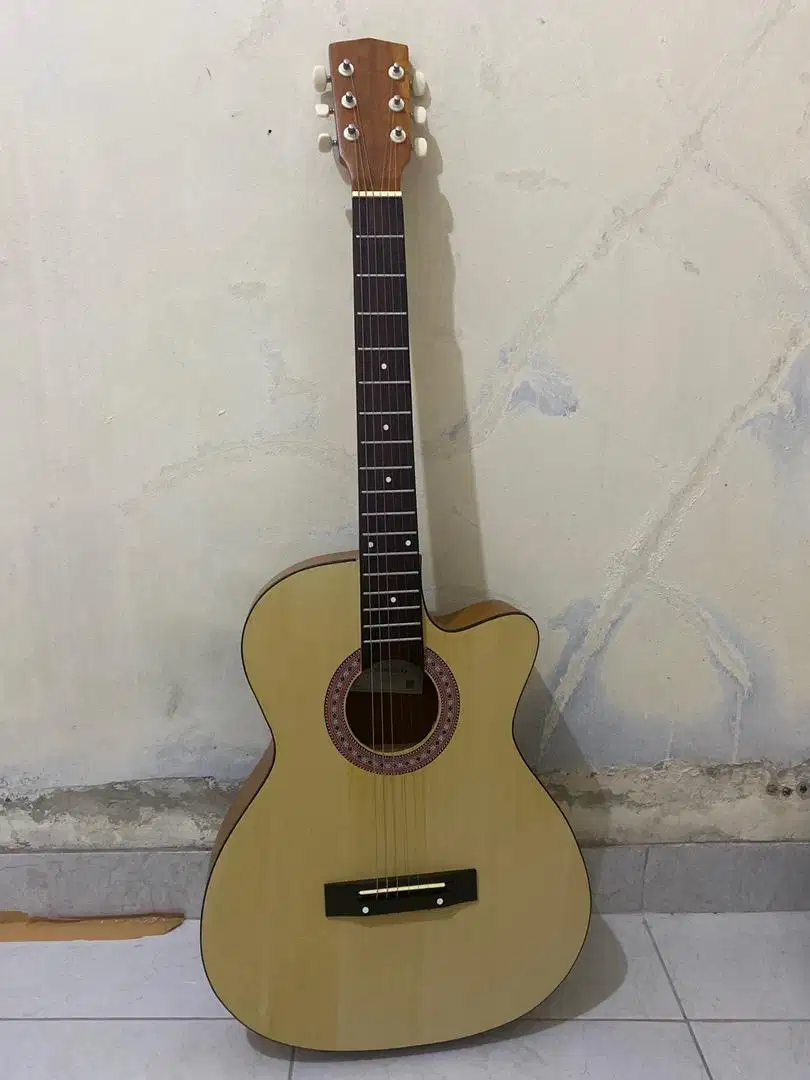 Dijual gitar akustik 6 string