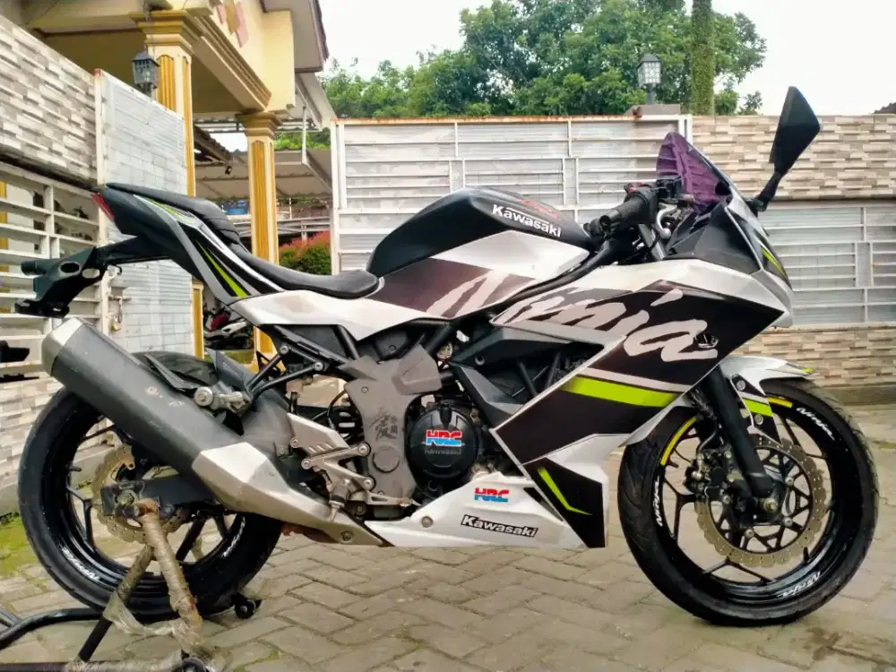 Kawasaki Ninja 250cc lengkap mesin segel keterangan detail dibawah