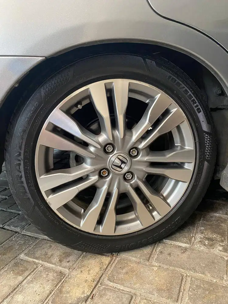 Velg mobil Honda city Freed Jazz Brio R16 Plus Ban 185/55