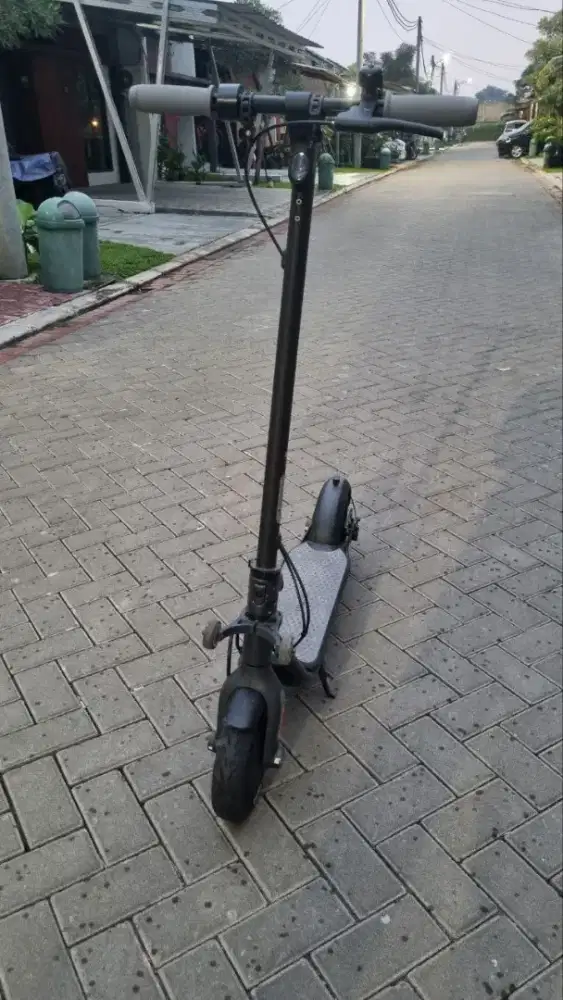 Scooter Listrik Ninebot F25 Bekas - Mulus & Siap Pakai