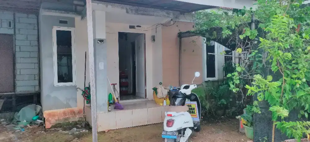 Dijual rumah di komplek green yakin