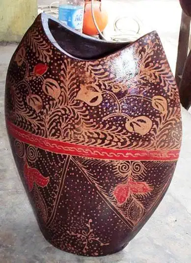 Aneka Vas Gerabah Batik