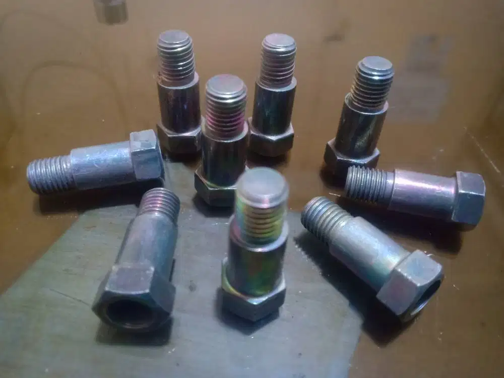 Baut penyambung spion motor Honda (bukan untuk Yamaha)