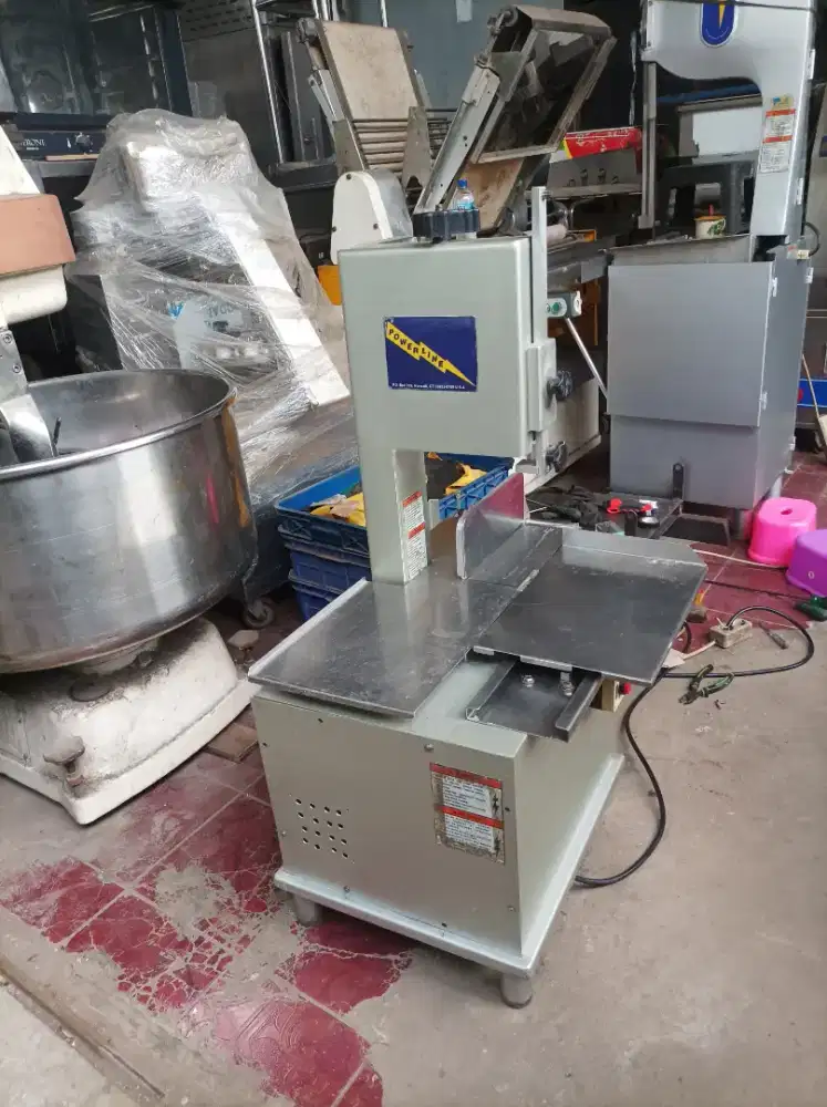 Mesin potong daging dan tulang