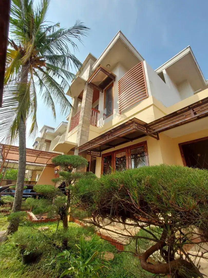 Di jual rumah mewah luas dalam komplek di cilandak