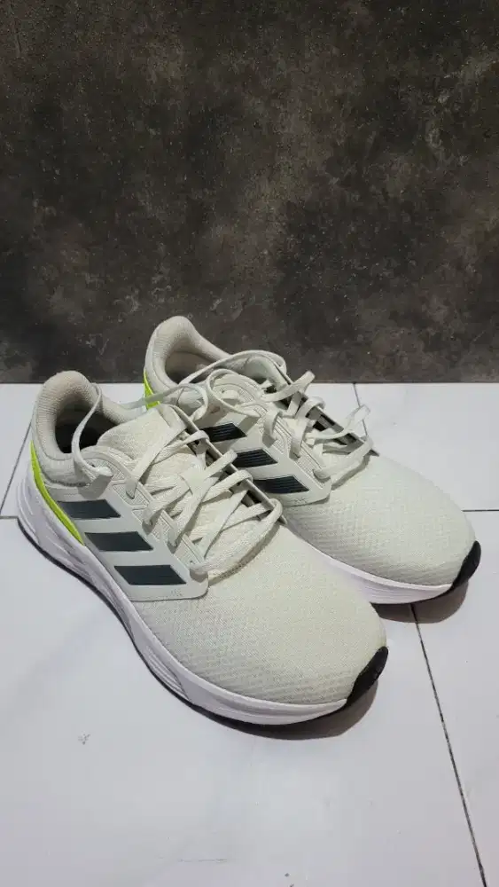 adidas  no  42  ori baru