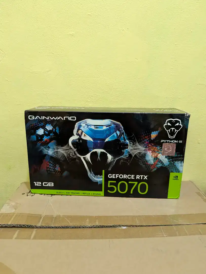 Vga gainward rtx 5070 python III 12gb gddr7