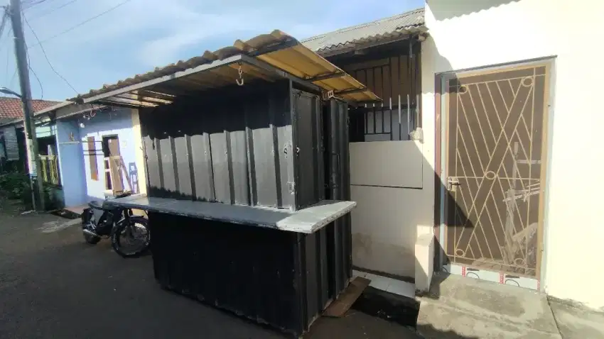 Booth container
