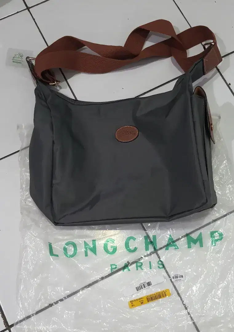Tas selempang merek long champ