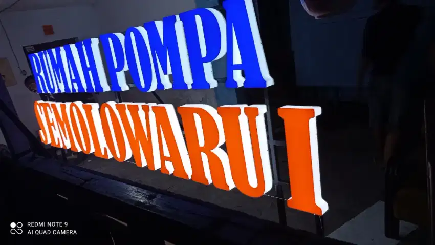 Huruf Timbul Akrilik dengan Lampu