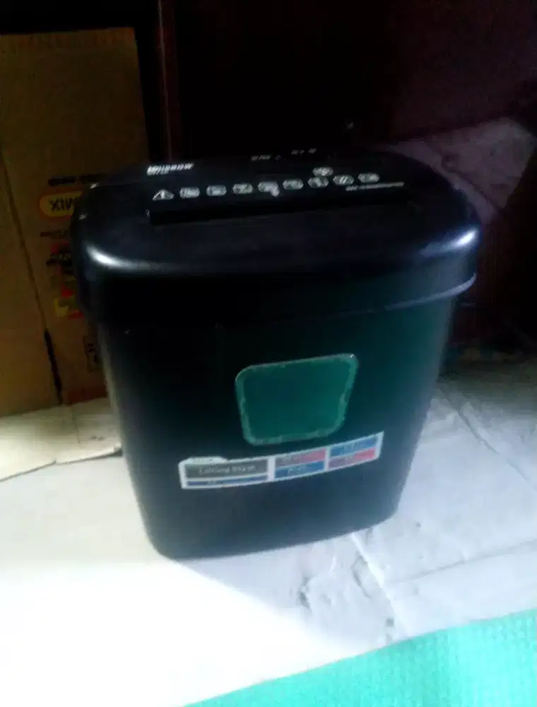 Mesin penghancur kertas krisbow S273A (LIKE NEW)