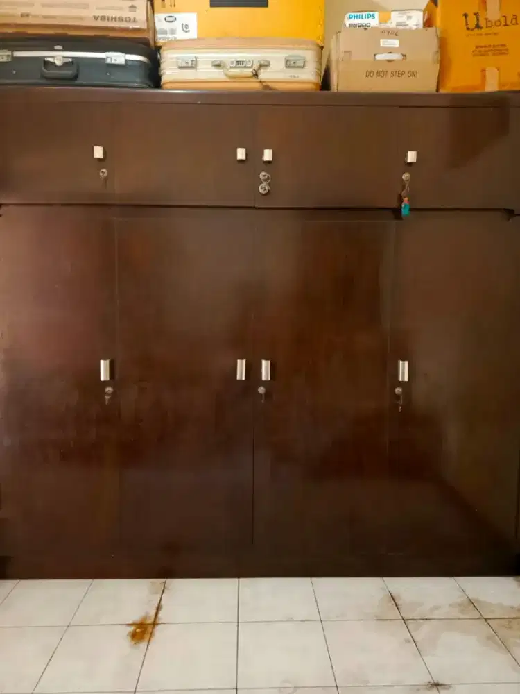 Lemari jati besar kuat