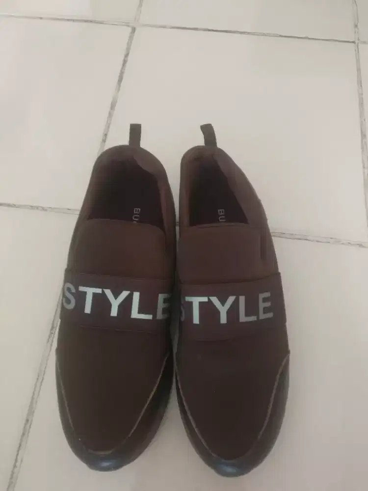 Sepatu fashion anak size 38 buccerri