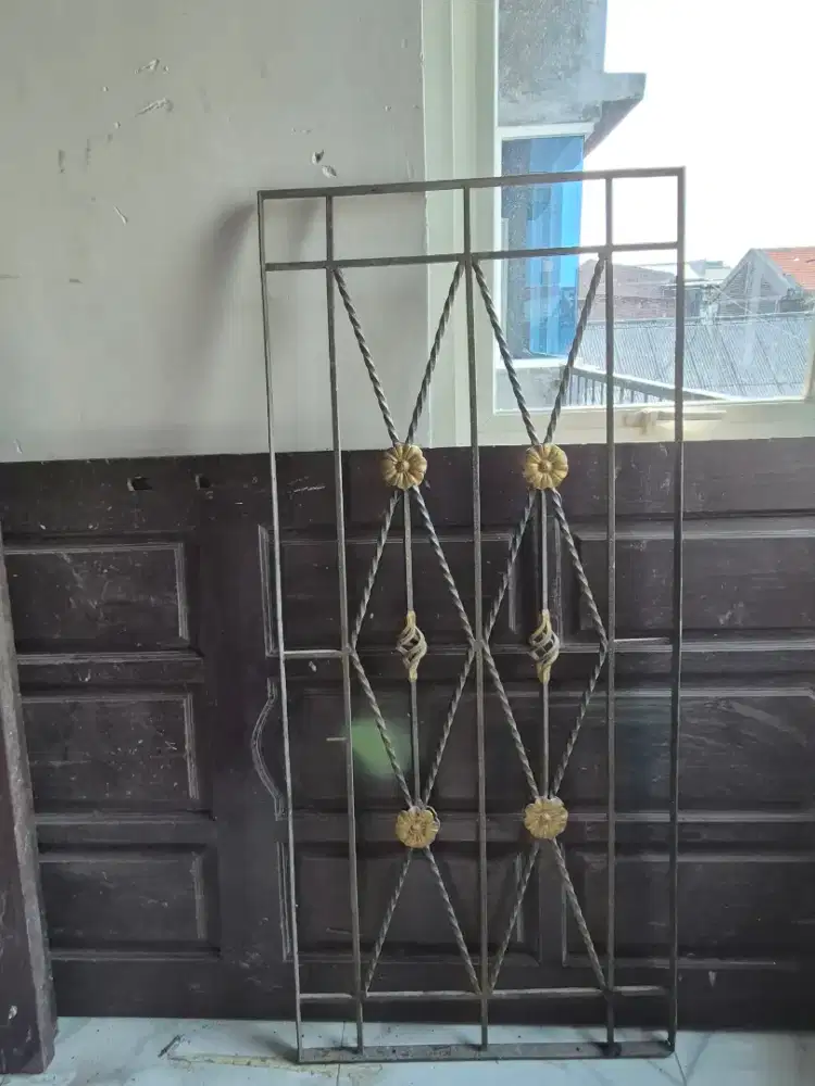 JENDELA RUMAH DAN TRALIS DESAIN