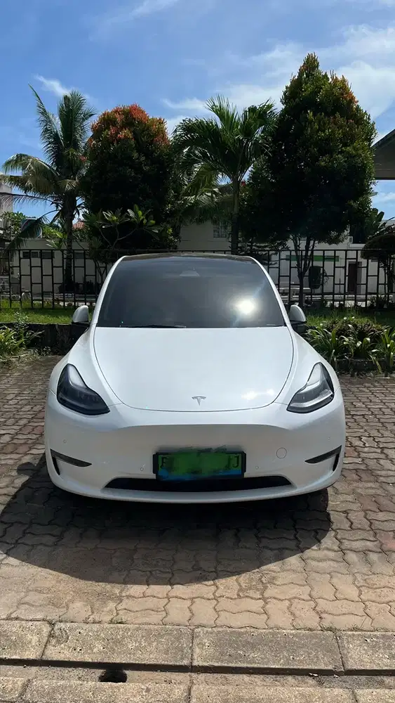 Tesla Model Y 2000 Listrik