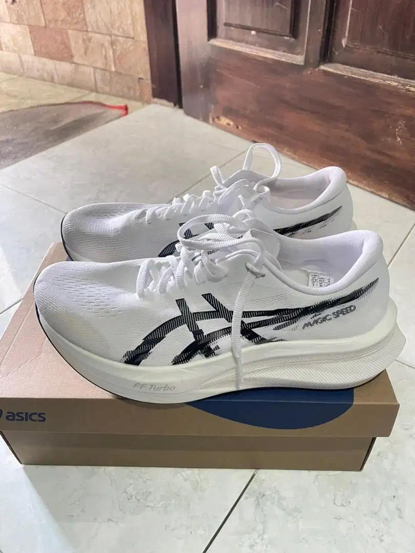 Asics Magicspeed 4