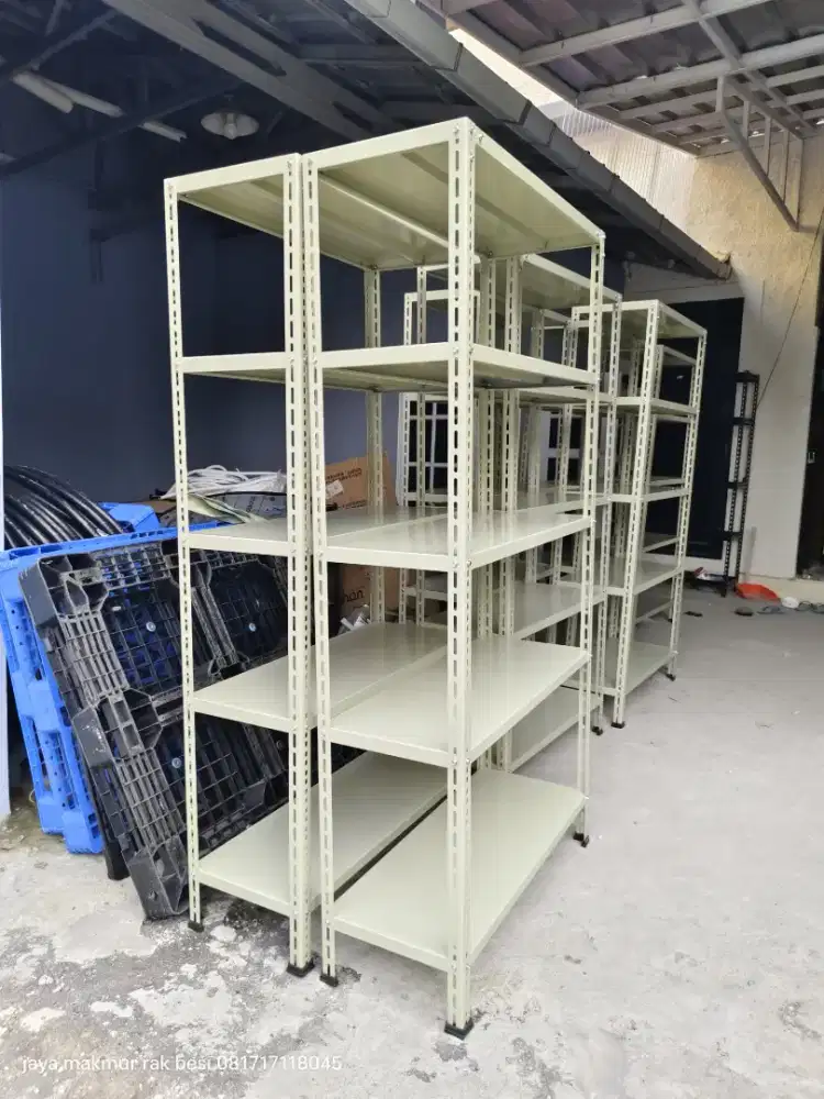 Rak besi gudang rumah