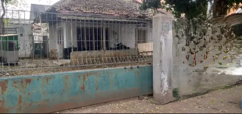 Jual Cepat Rumah Tua Hitung Tanah
Pinggir Jlan Utama Utan Kayu Jaktim