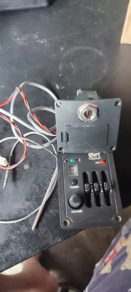 preamp equalizer bawaan gitar akustik Cort CE304T
