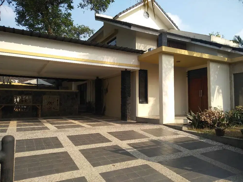 Disewakan rumah asri lokasi bagus, harga per tahun