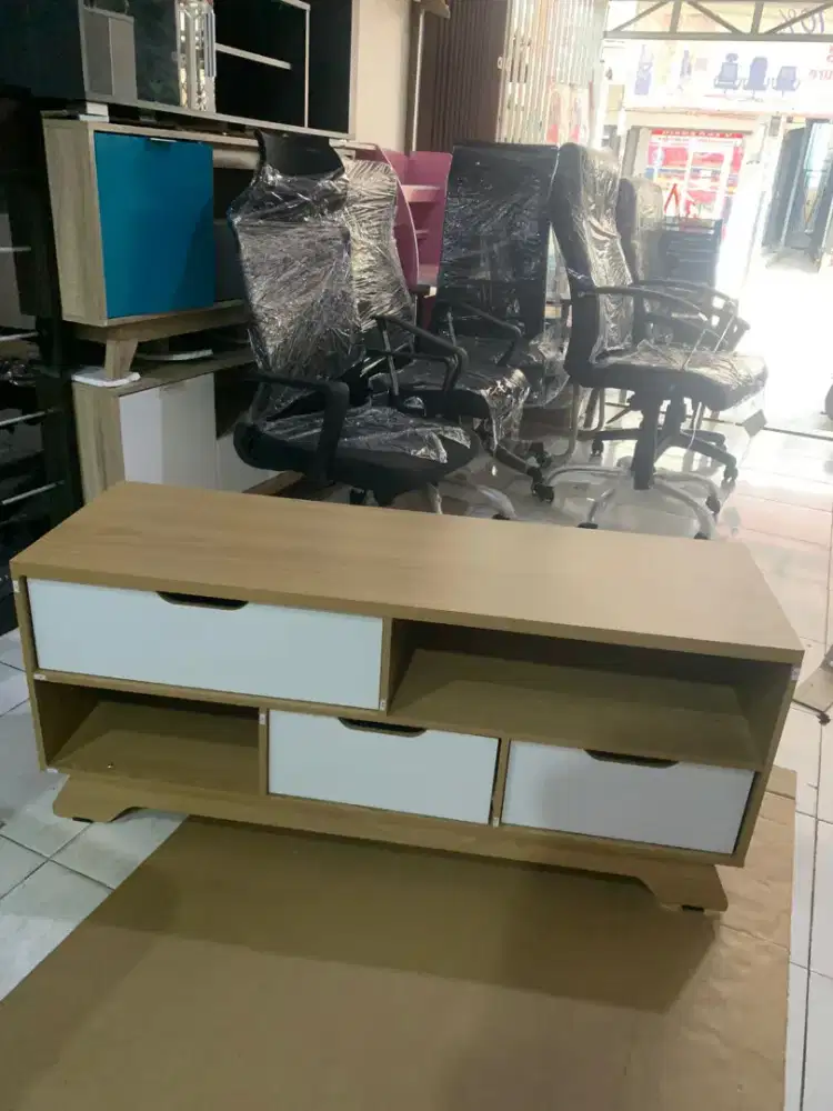 Ready Meja TV Model Minimalis Terbaru