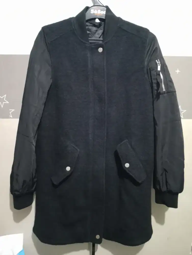 Mantel H&M hitam pekat