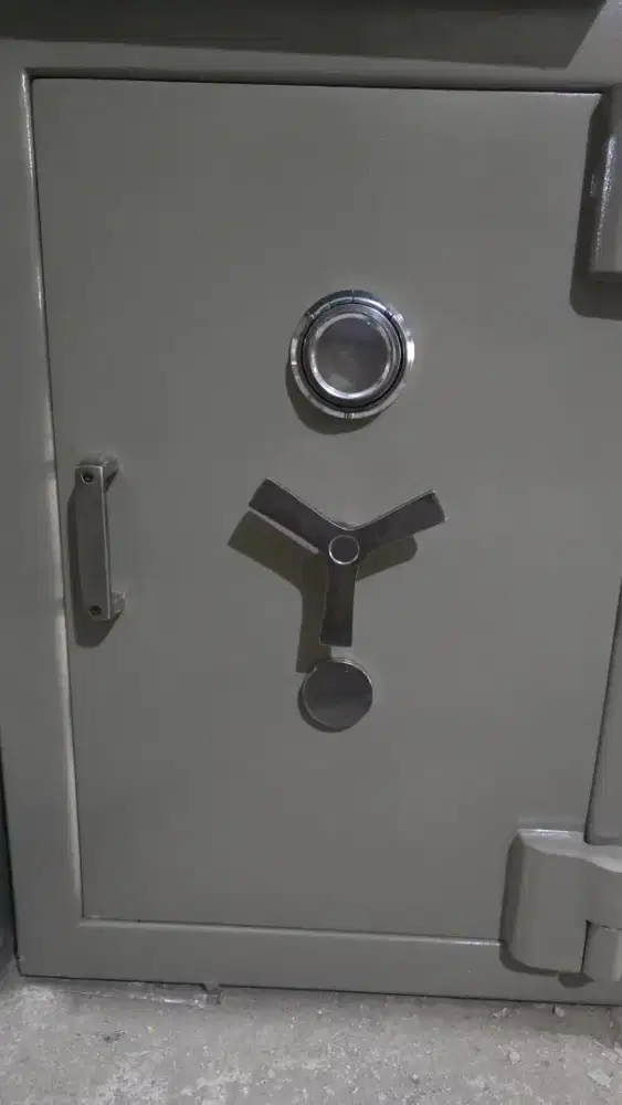 Brankas merk ford 86cm