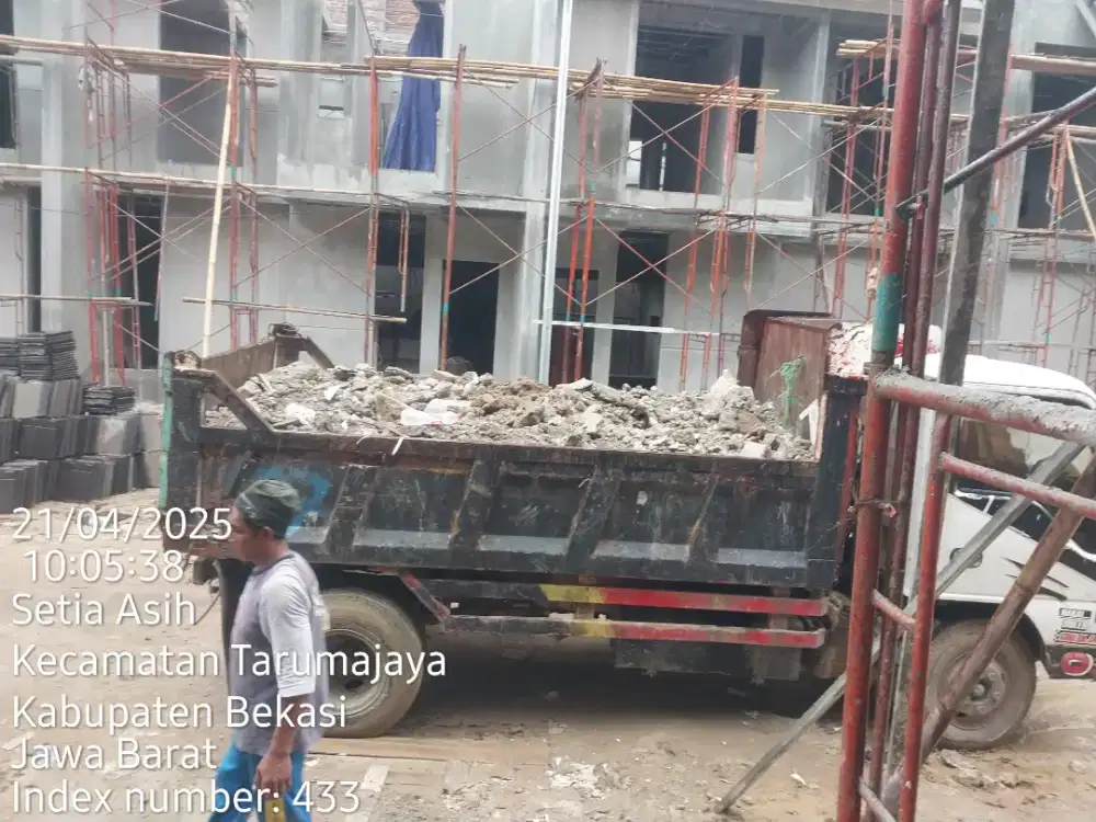 Buang puing sampah Daun