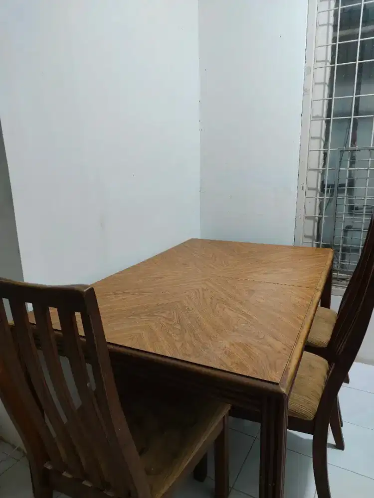 JUAL MEJA MAKAN DAN 3 KURSI KAYU JATI SECOND