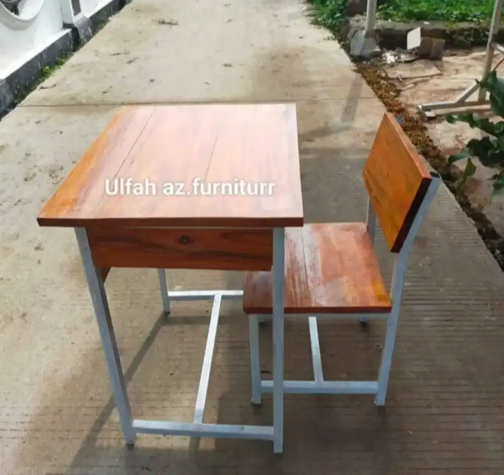 Meja komputer atau meja belajar singgle