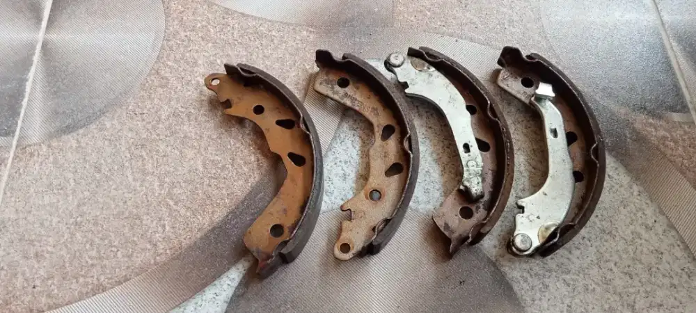 Kampas rem belakang Nissan Livina/March