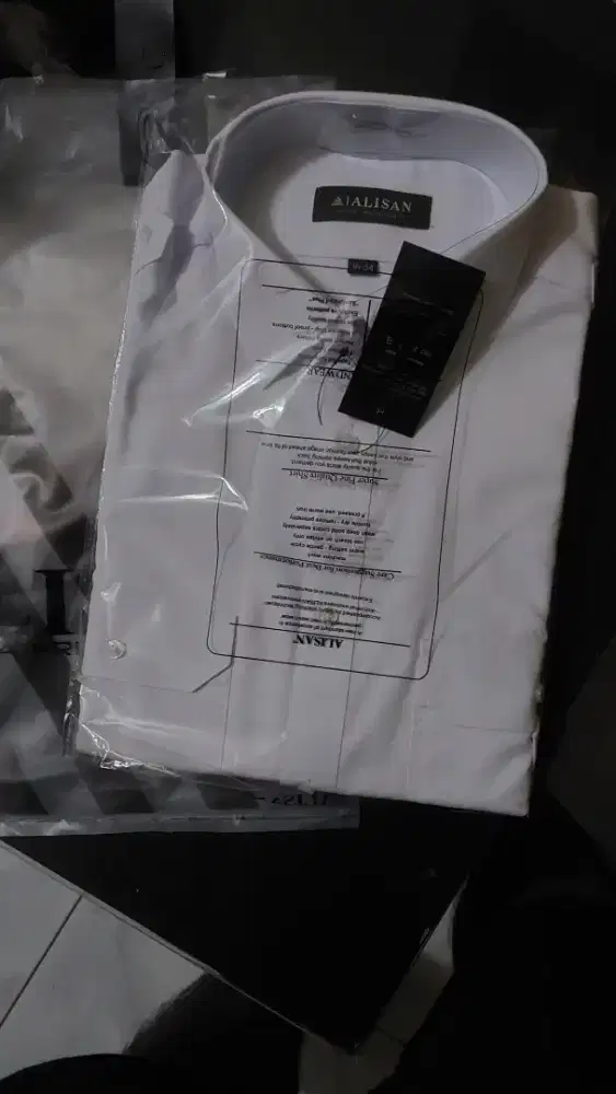 Baju lengan panjang putih dengan pangkat merk Allisan uk XL160