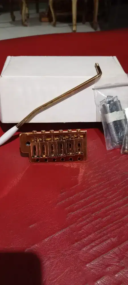 Tremolo Stratocaster Gold