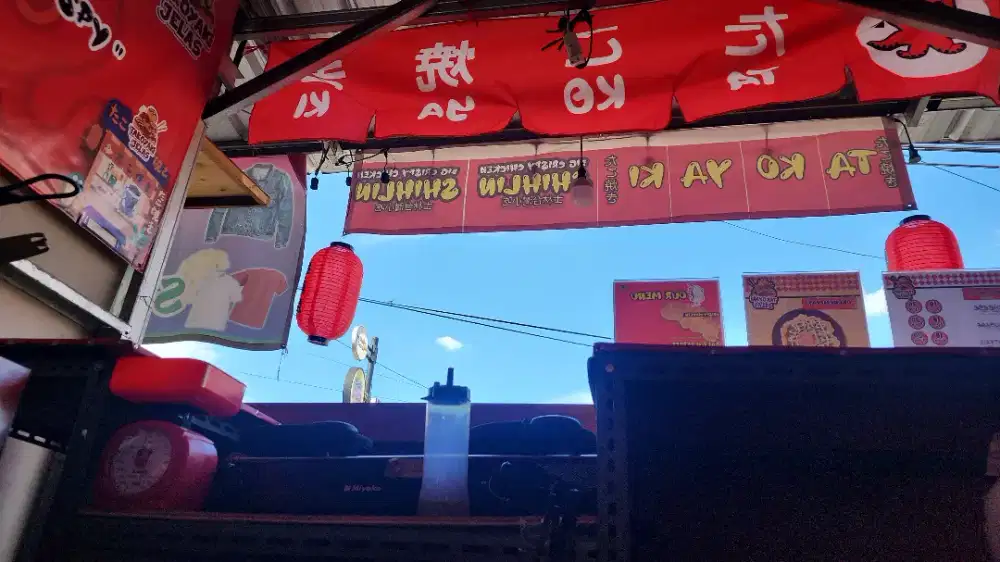 Di cari Crew untuk Outlet Takoyaki Dan Chicken crunchy roll