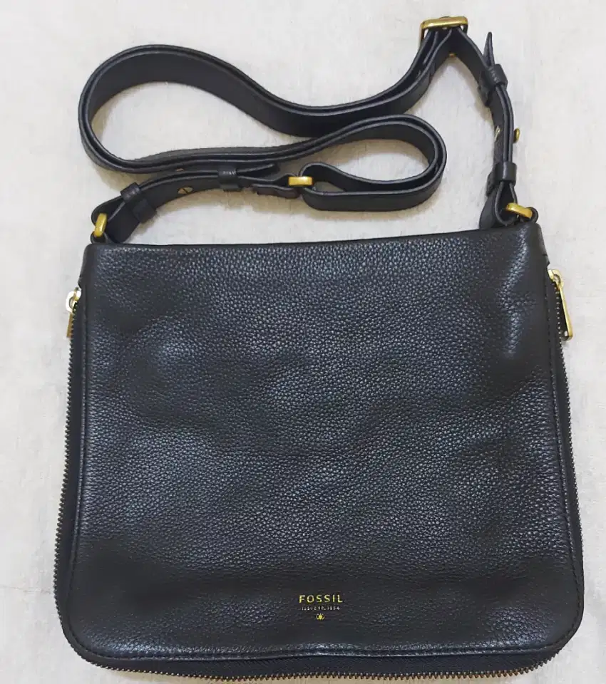 Preloved Tas Fossil Selempang
