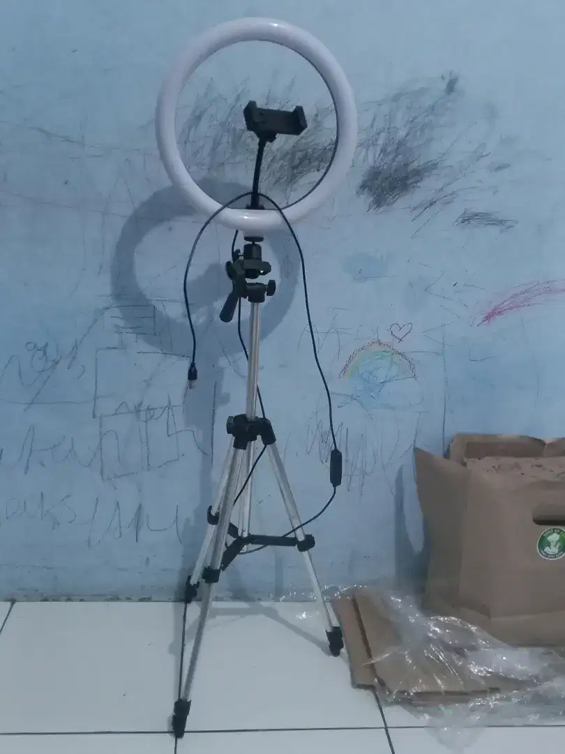 Tripod +led lighting 26cm