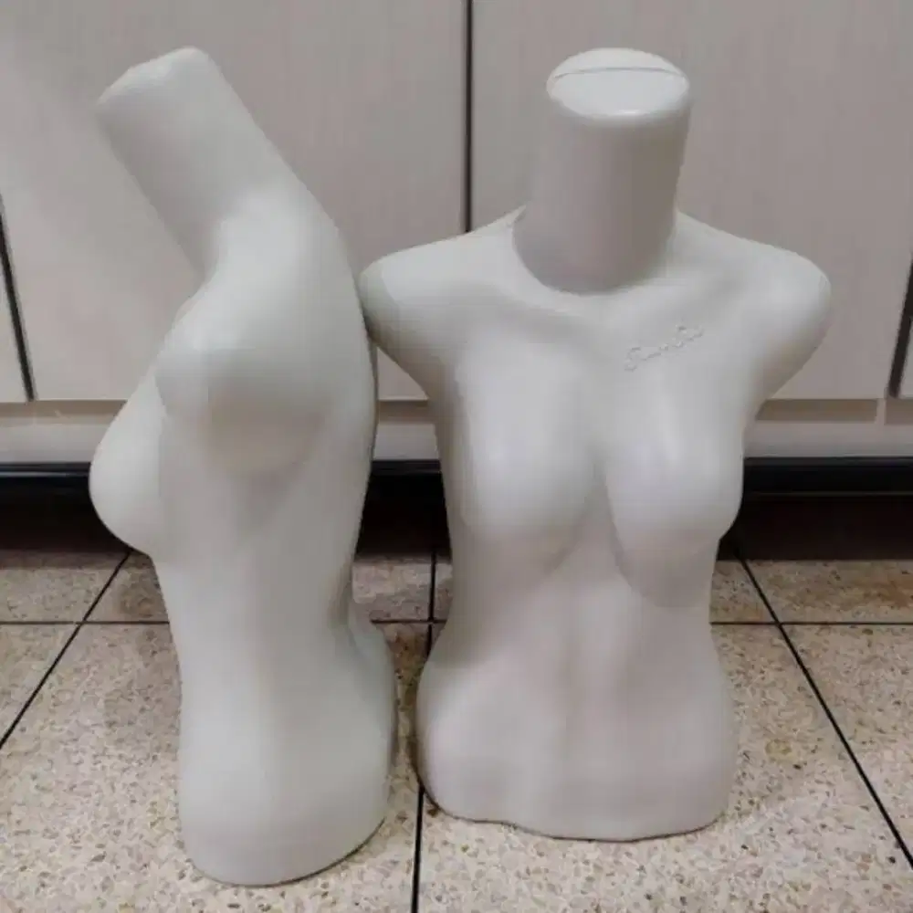 Manekin wanita setengah badan