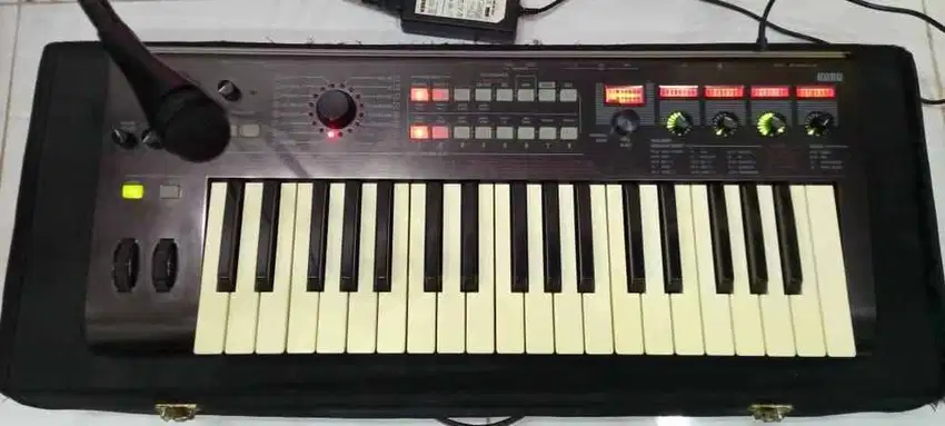 Korg R3 Synthesizer/Vocoder