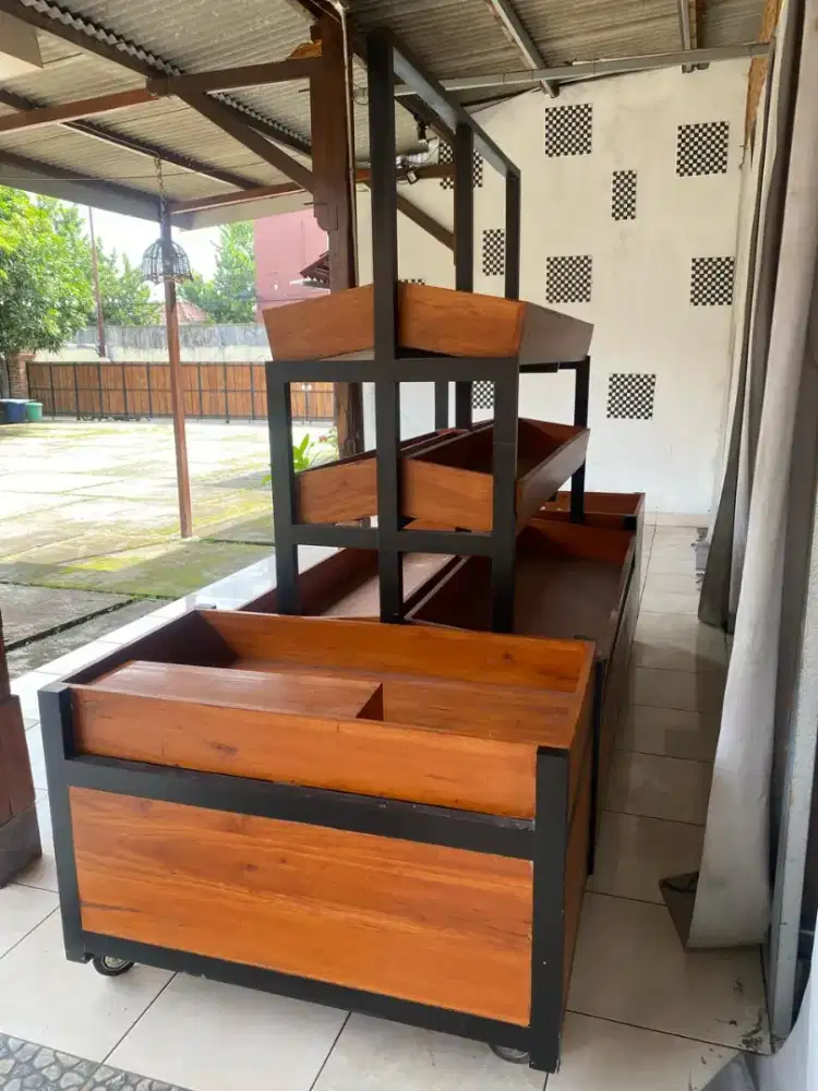 Dijual Rak Kayu Kokoh & Elegan (negotiable)