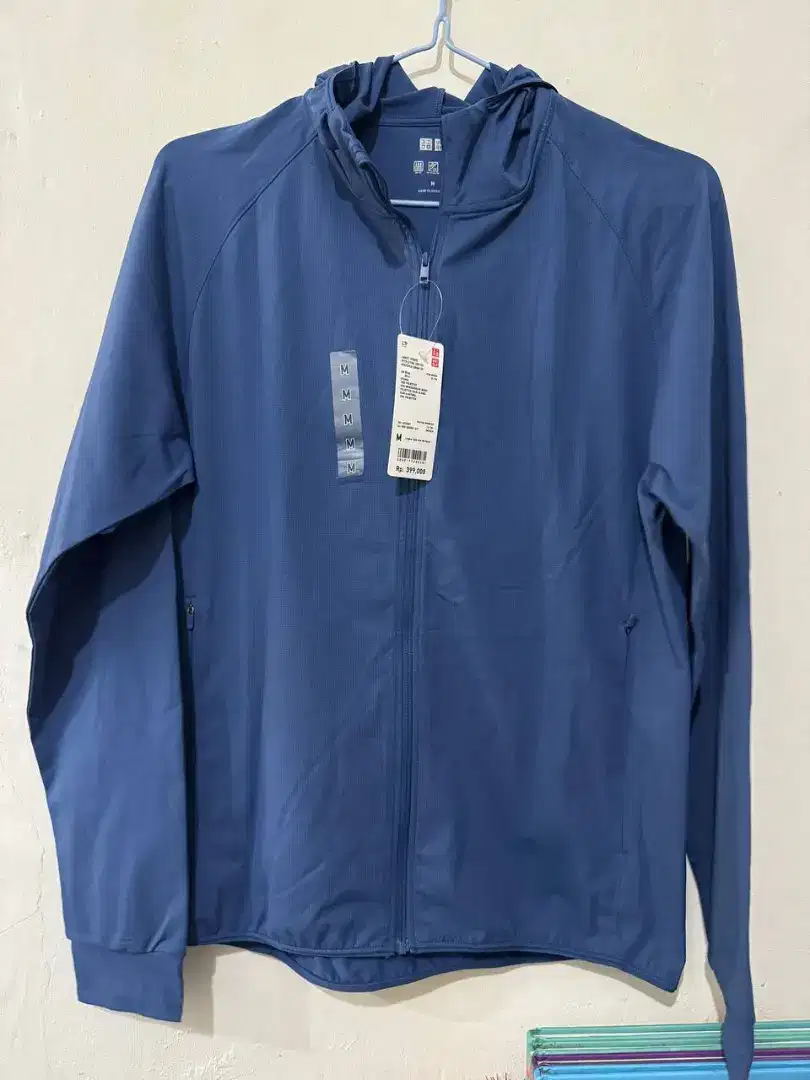 Jaket Uniqlo Airism Baby Blue size M