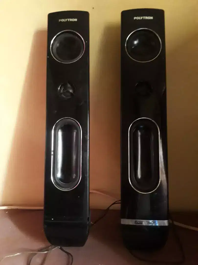 Speaker tower polytron
