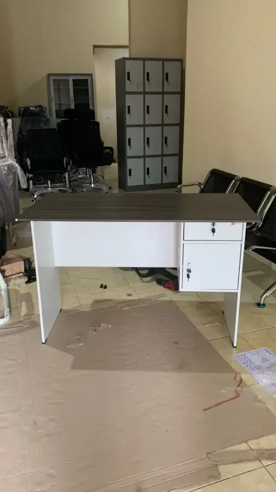 Sale Meja Kantor/Meja Belajar Model Minimalis Terbaru