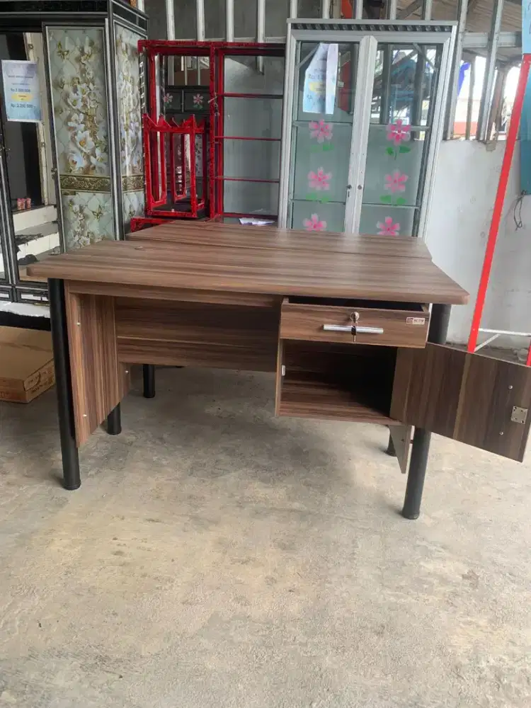 Promo Meja Kantor Kaki Besi Model Minimalis Terbaru