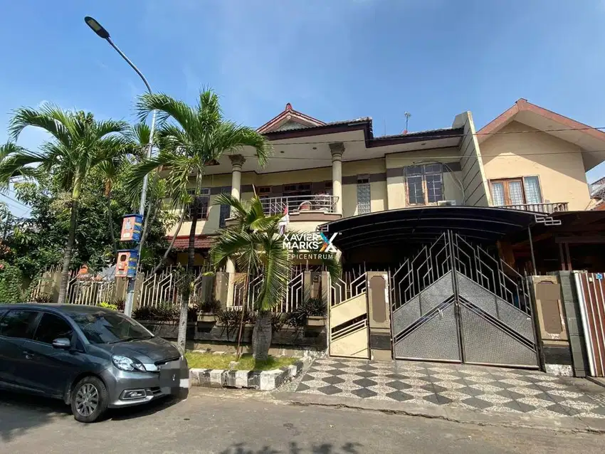 Dijual Rumah Mewah Rungkut Asri Bangunan Terawat Lantai Full Marmer