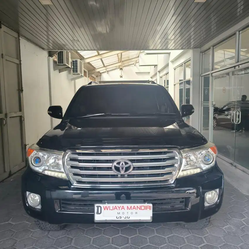 TOYOTA LANDCRUISER 4.5 U.K FULL SPEC 2011