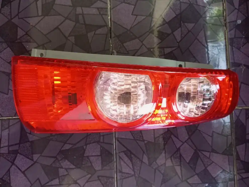 Lampu Belakang Avanza